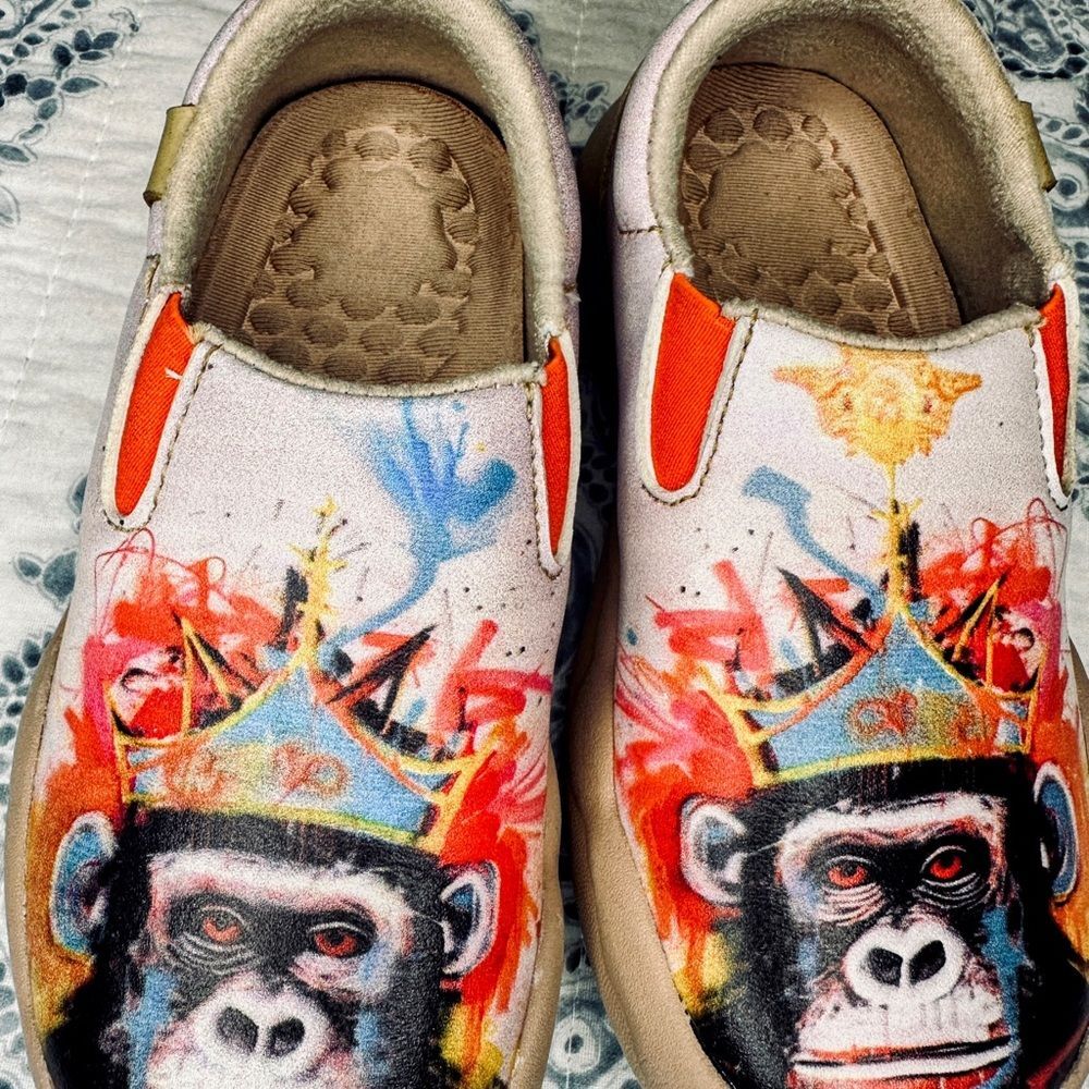 UIN "Monkey in Black" Graffiti Art Slip-On Loafers